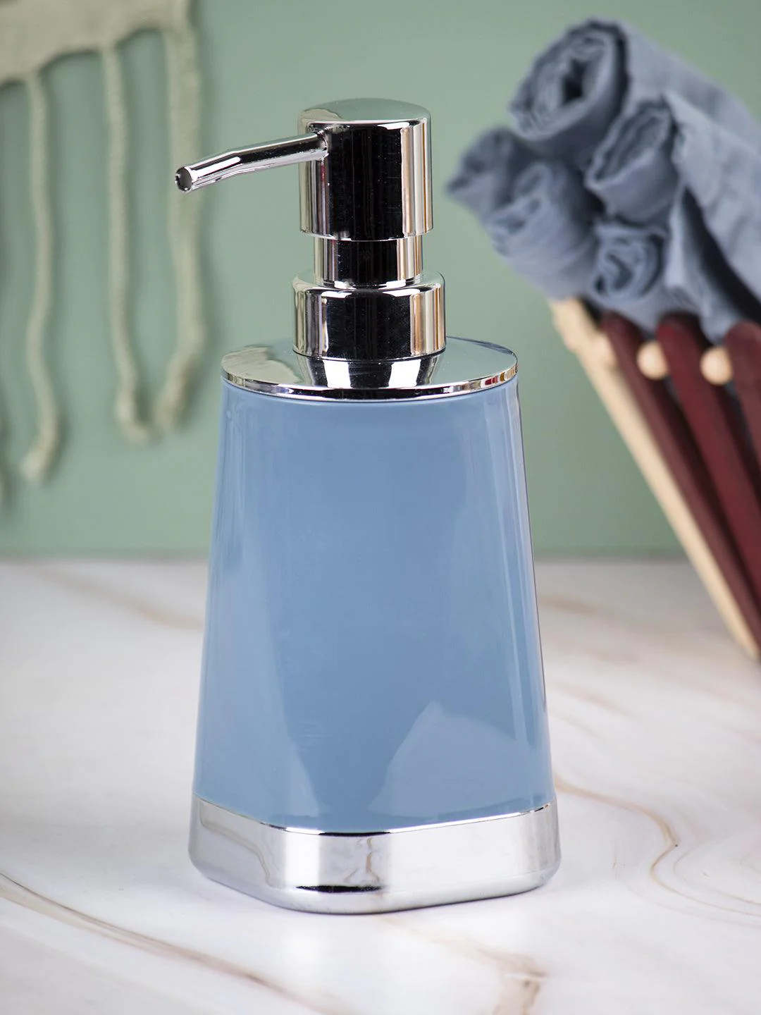 https://247shoppingcart.co.in/public/storage/app/public/photos/products/637/market99-180ml-dual-tone-soap-dispenser-with-long-sleek-nozzle-soap-pump-soap-and-lotion-dispensers-1.webp